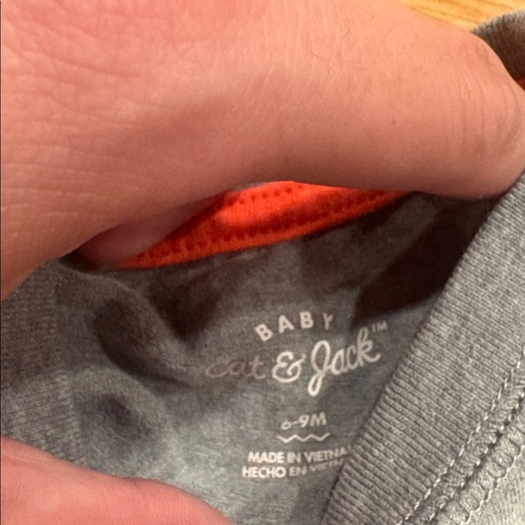 Cat & Jack Gray T-Shirt with Crab Design - Picture 2 of 2